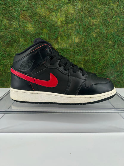 Size 5 youth- Jordan 1 Retro MID GS ‘Black Gym’ 554725-009