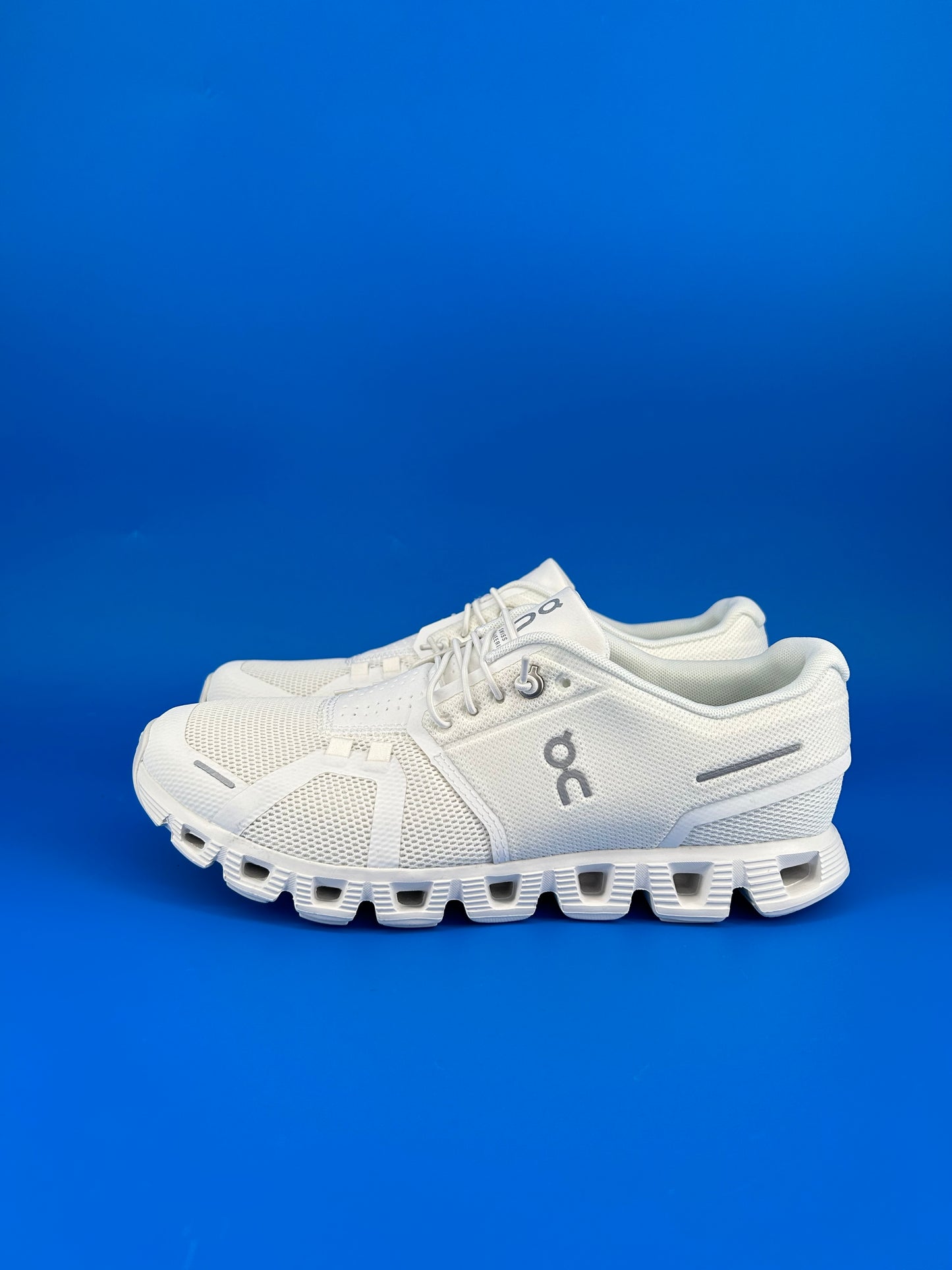 Size 9 women- On Running Cloud 5 sneakers