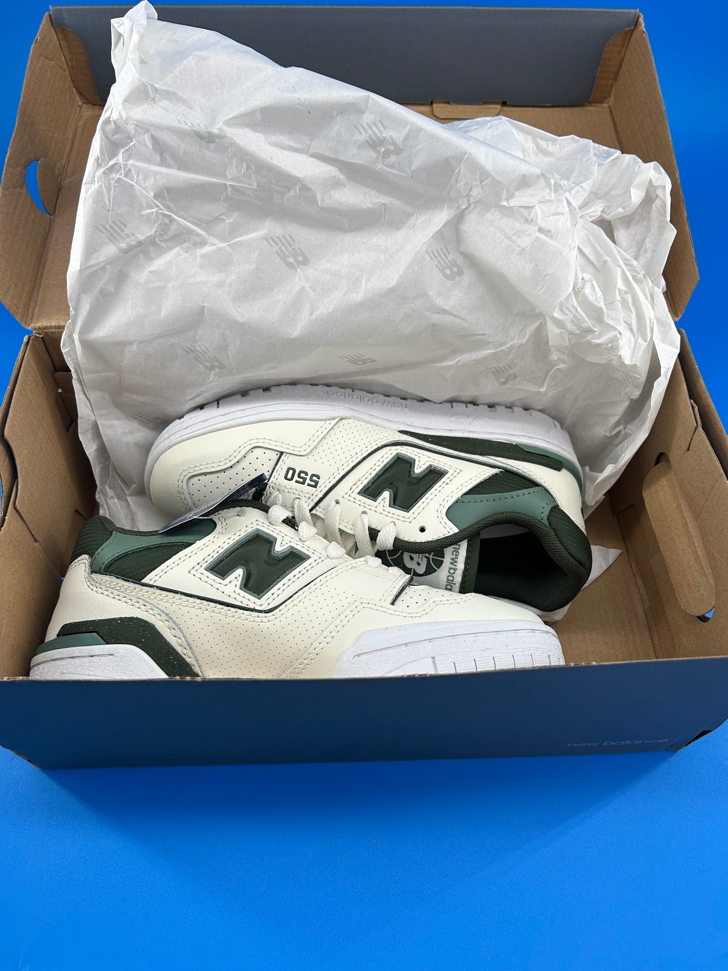 Size 5 women- New Balance 550