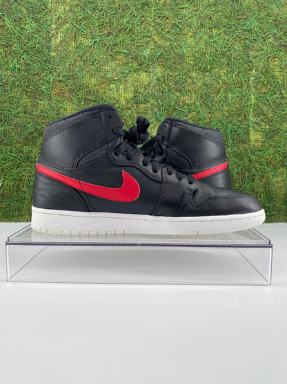 Size 11 men- Jordan 1 Retro Rare Air Bred 332550-012