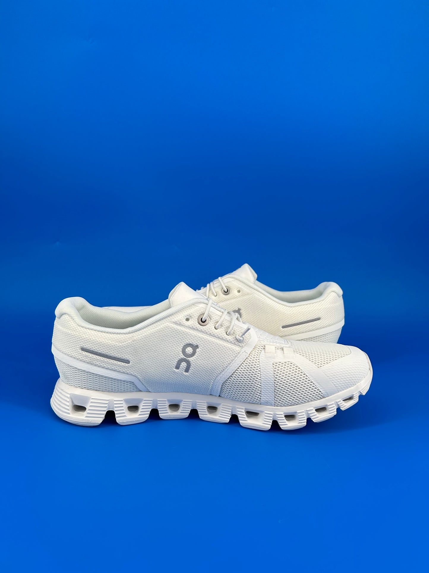 Size 9 women- On Running Cloud 5 sneakers